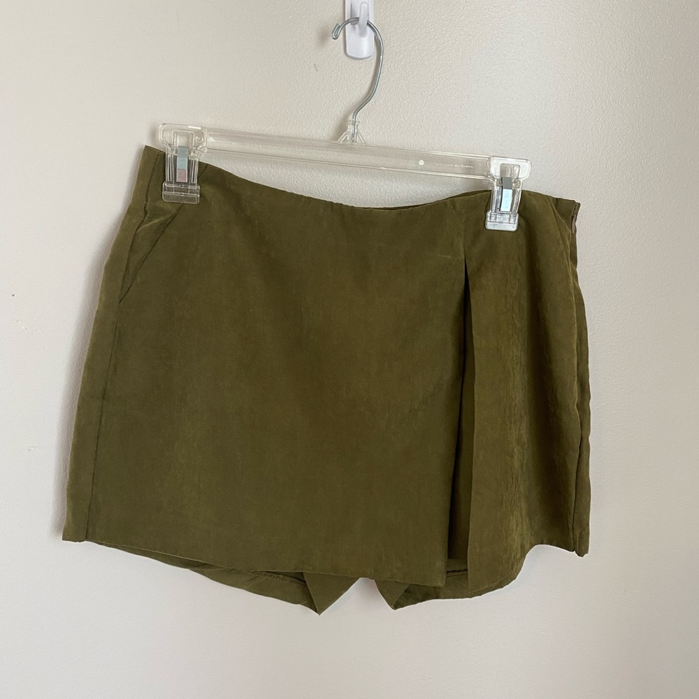Essue Olive Green Skort